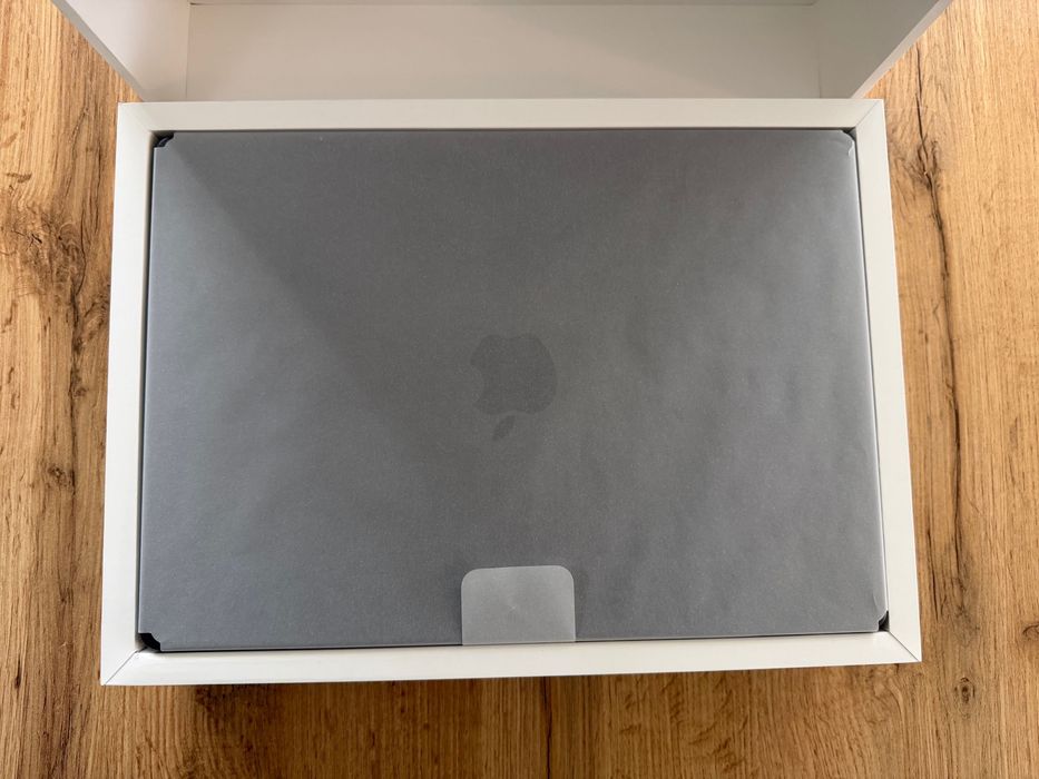 ЧИСТО НОВ MacBook Pro 14" M4 PRO Chip 12-CPU/16-GPU/24RAM/512SSD