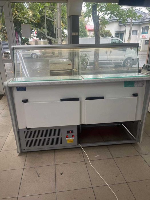 Vitrina mezeluri/lactate