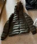 Vand geaca Moncler in stare excelenta