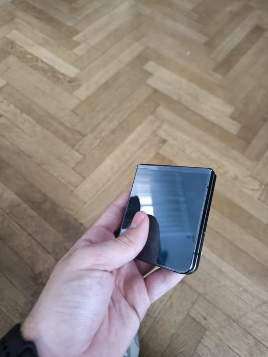 Samsung Galaxy flip 5