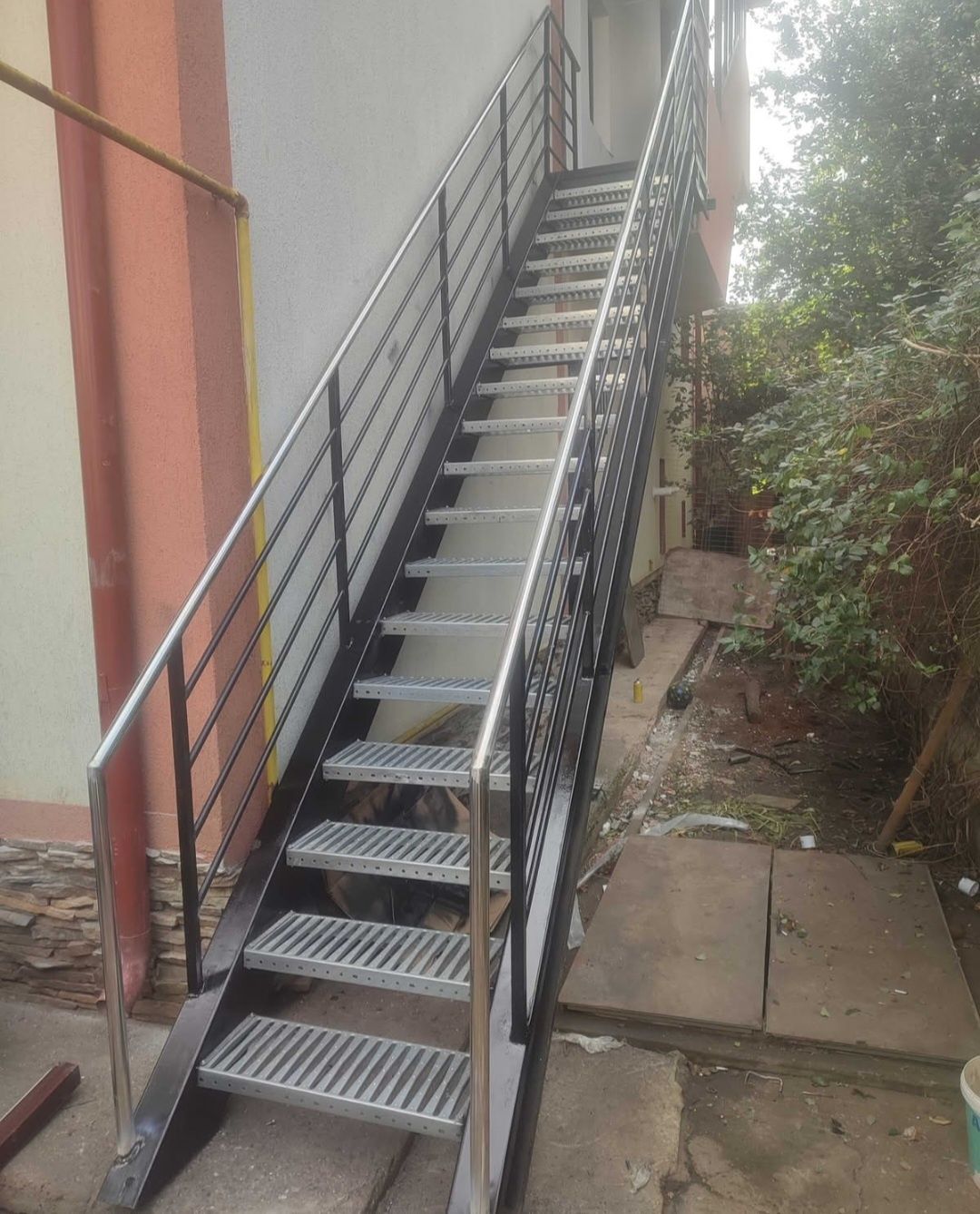 Scări metalice zincate