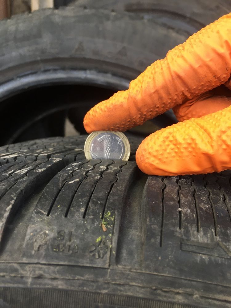 235 50 18 зимни Michelin 2бр