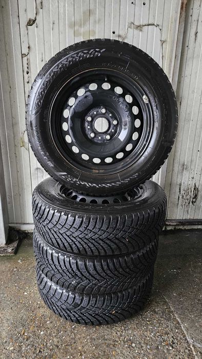 Jante Tabla Skoda / VW / Seat + Cauciucuri Iarna 195/65/R15 NOI