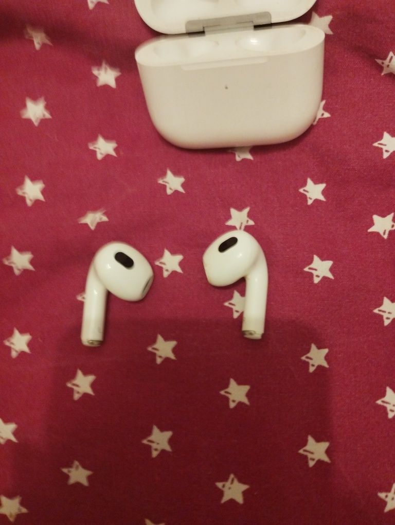 Наушники airpods 3 поколения.