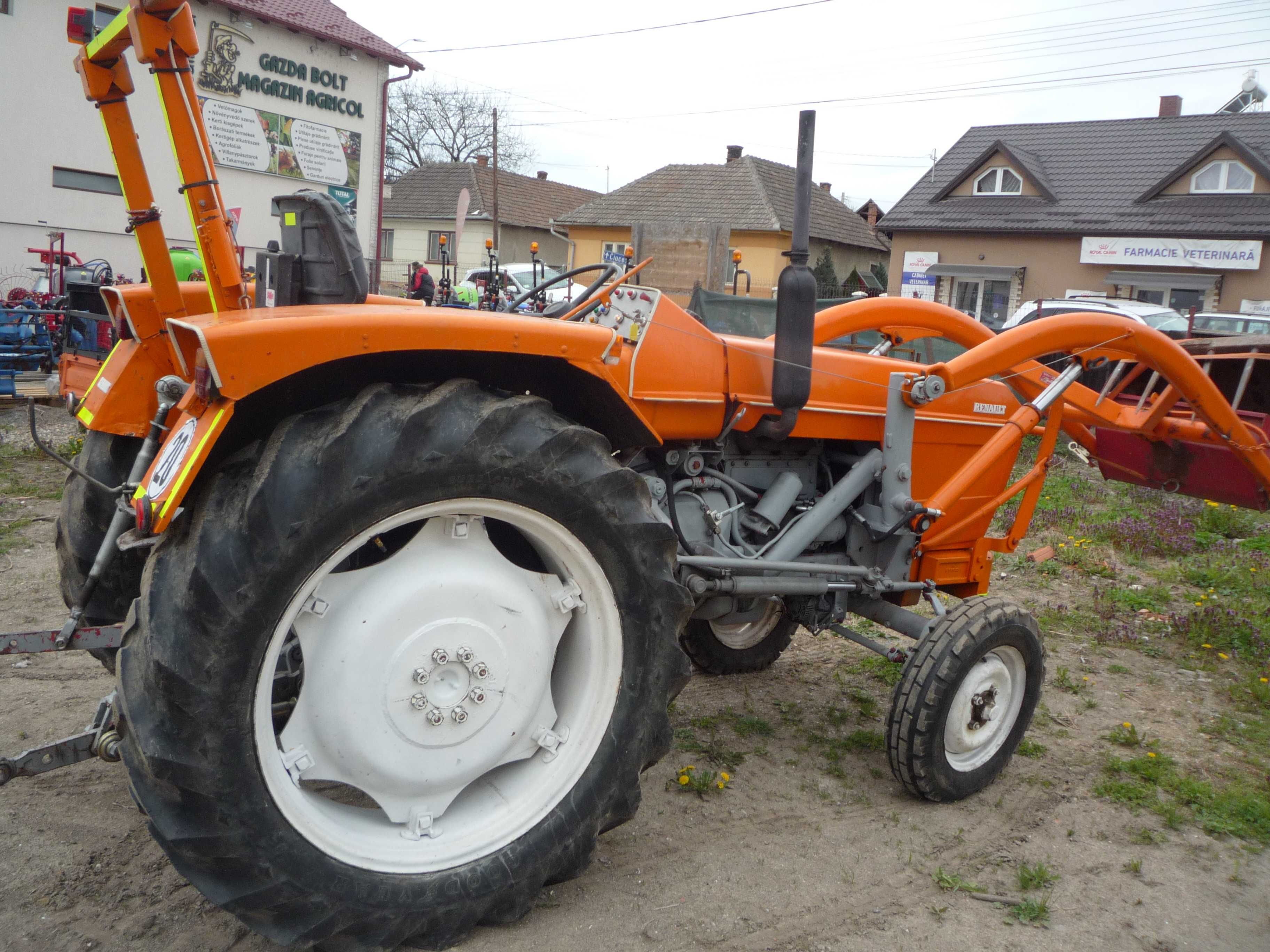 Tractor Renault F55 cu incarcator frontal+furca,35CP