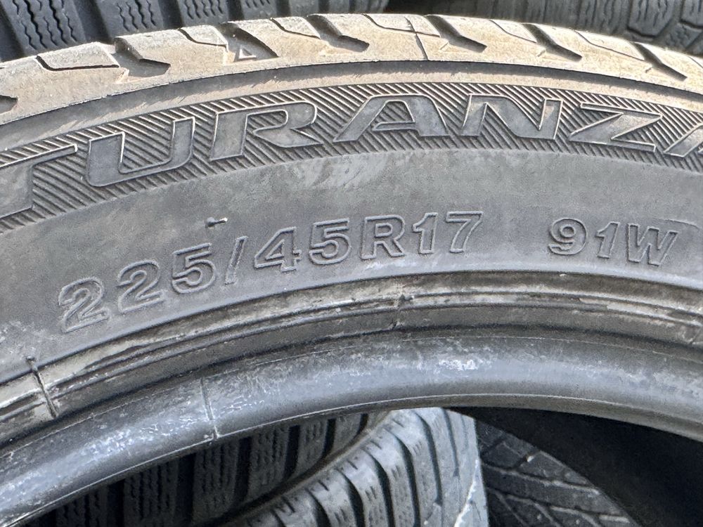 225/45/R17 Bridgestone Turanza 2бр летни dot4318 5-6мм