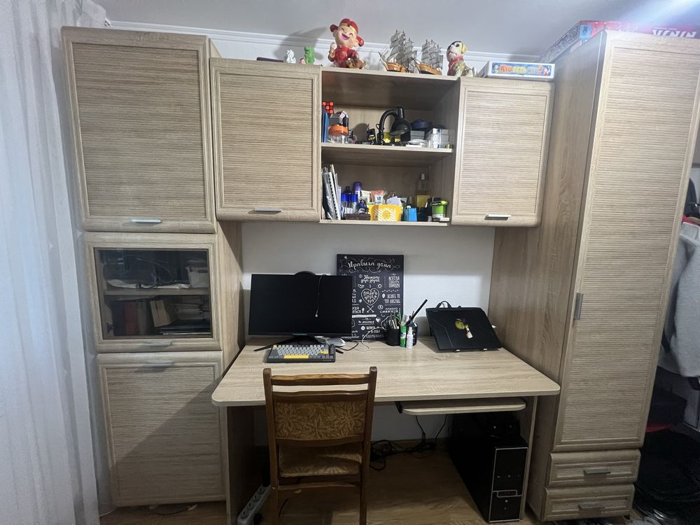 Продаю стол-шкаф