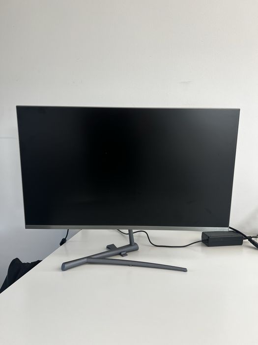 Monitor LED IPS Tesla
