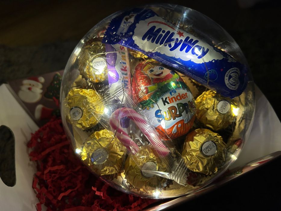 Коледа е още по-вълшебна, когато е поднесена в такава сладка топка!