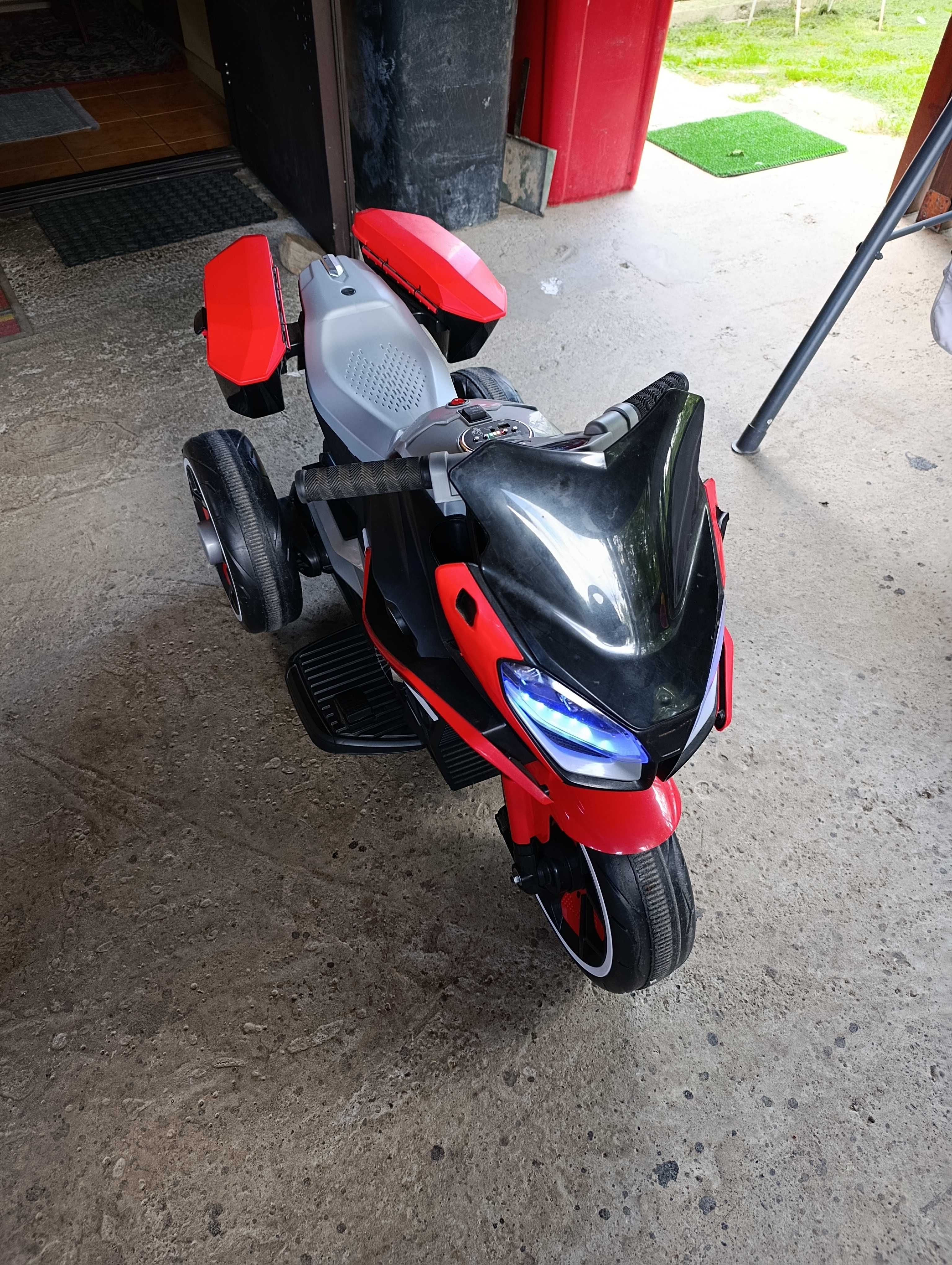 Vând motocicleta electrica copii 3-8 ani,stare f bună