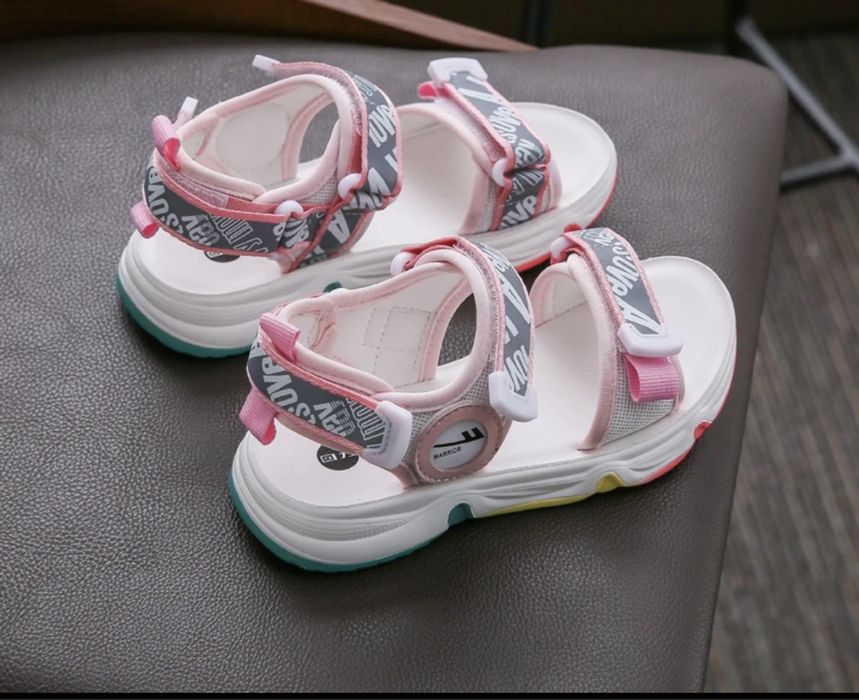 Новые сандалии для девочки