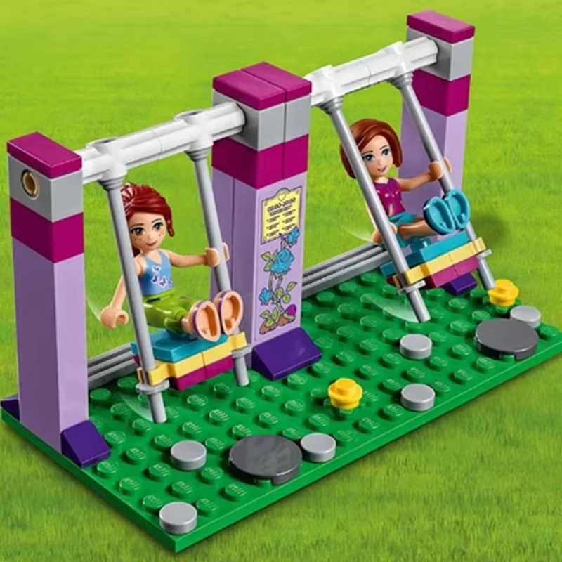 Joc construit tip lego Hearlake City Friends 343 piese 2 figurine