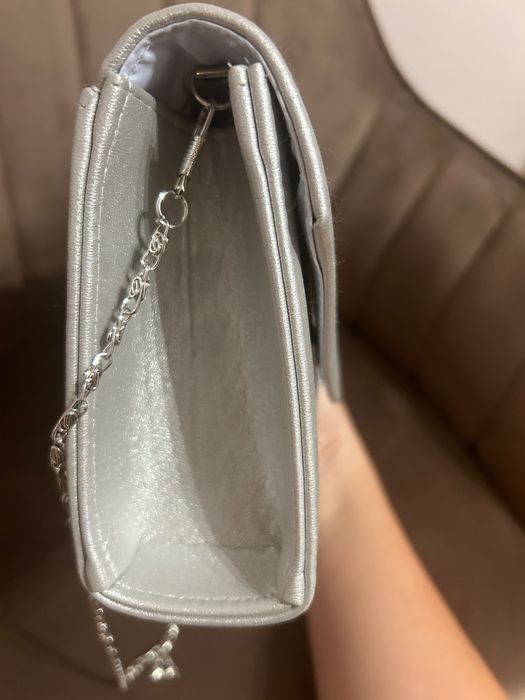 клъч сребърна чанта