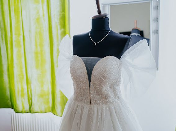 Vand rochie de mireasa