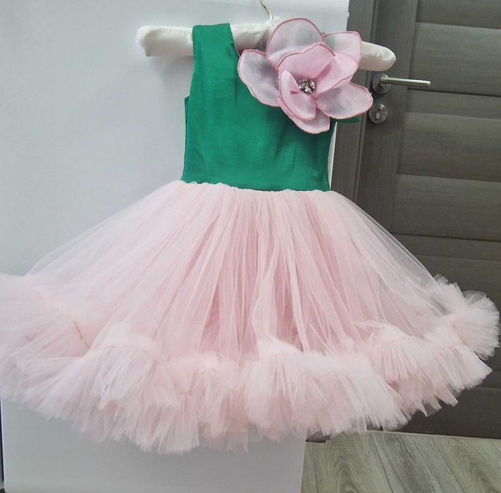 Rochita model Unicat Floare fetite 3-5 ani (98-110)