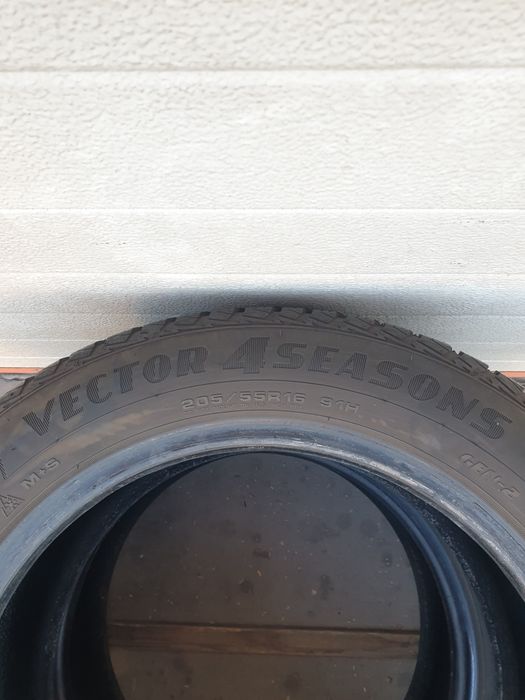 Всесезони гуми 2 броя GOODYEAR Vector4seasons 205 55 R16 дот 2318