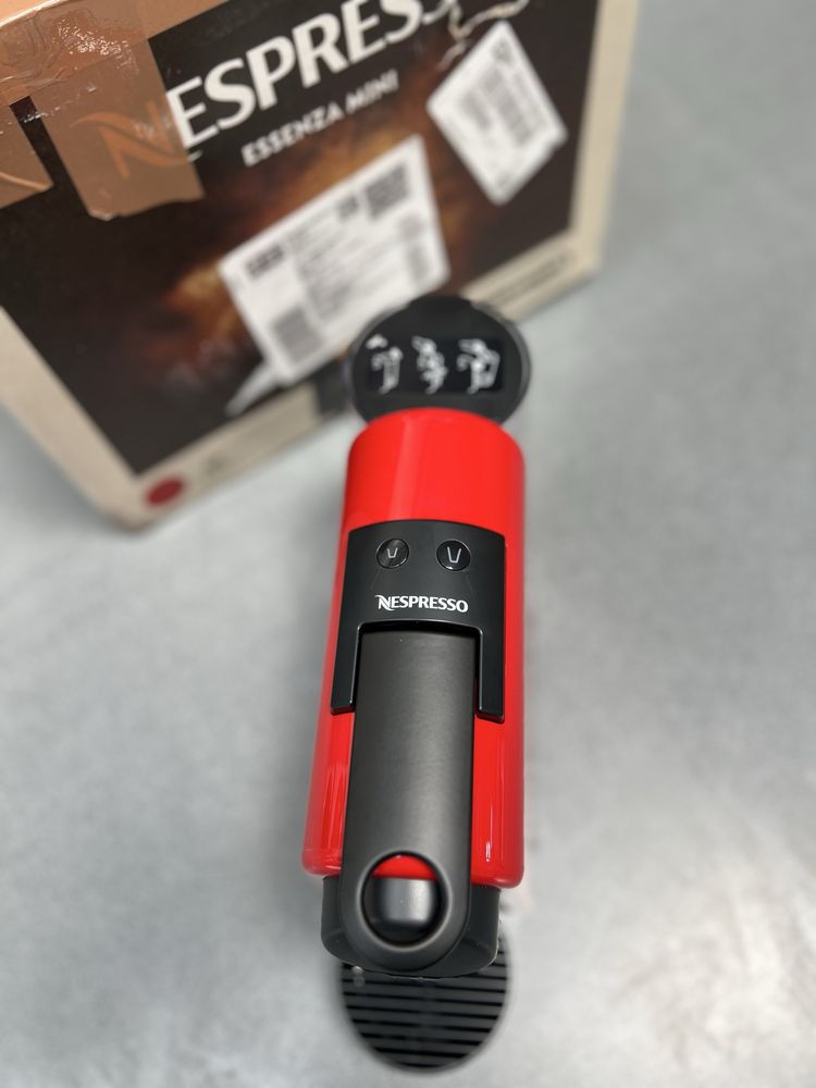 Кафемашина NESPRESSO Essenza Mini Red