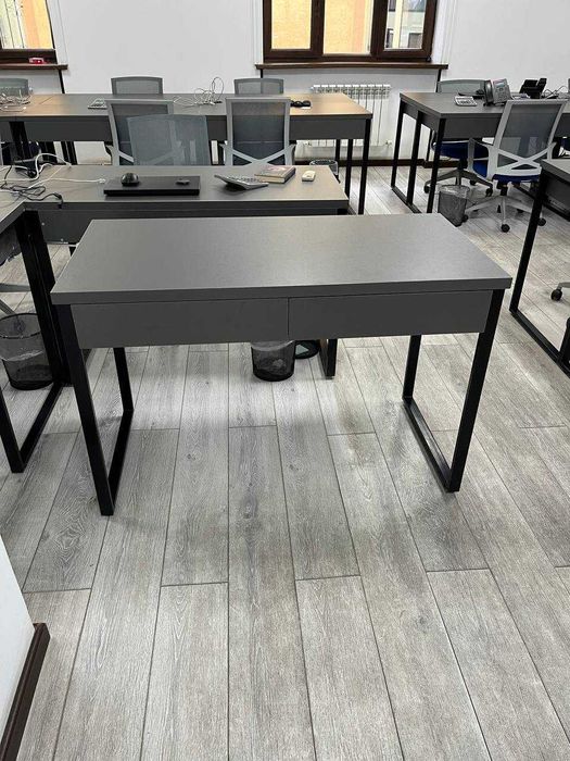 Столы для офиса и кресло