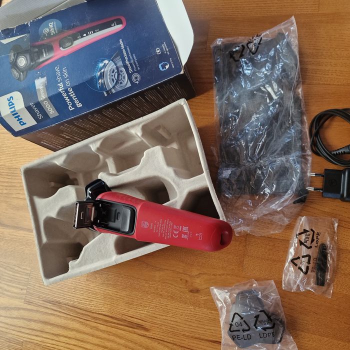 Aparat de ras Philips Shaver Seria 5000 S5583/38, barbierit Nou