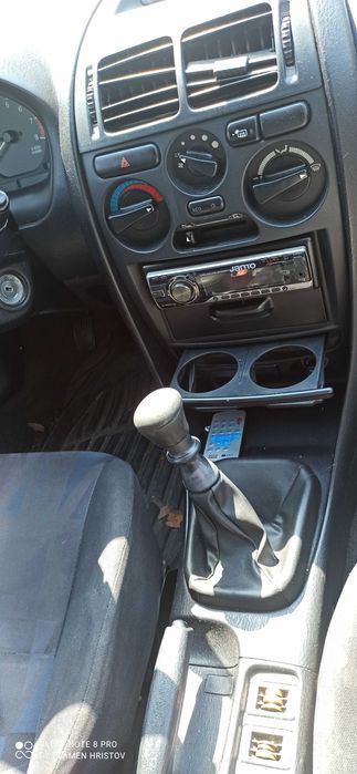 Митсубиши carisma бензин и дръжки за вратите.