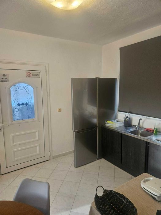 Триетажна къща в Кариани