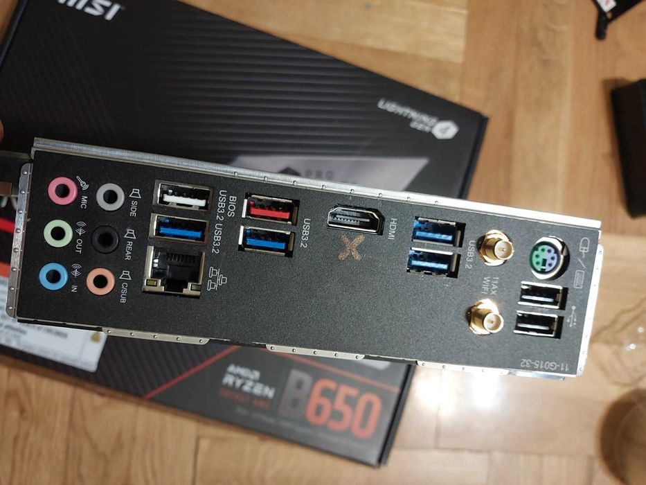 i5 10600K + Gigabyte Z490 Gaming X AX Wi-Fi + 32GB Crucial 2400mhz