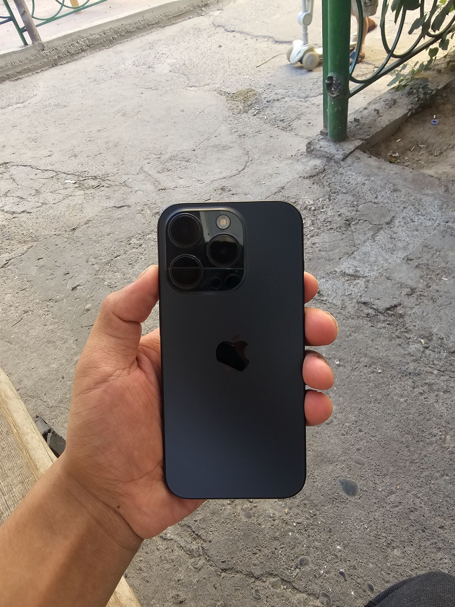 Iphone 15pro sotiladi