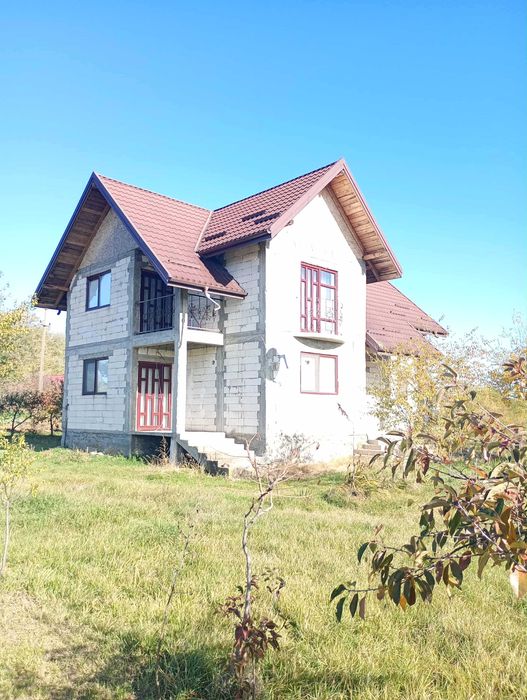 Casa de vanzare pe strada Henci oras Podul iloaiei