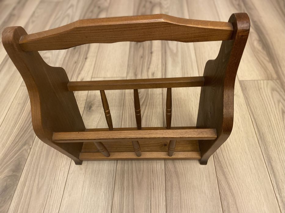Vand suport lemn pentru reviste