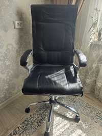 Кресло офисная черная