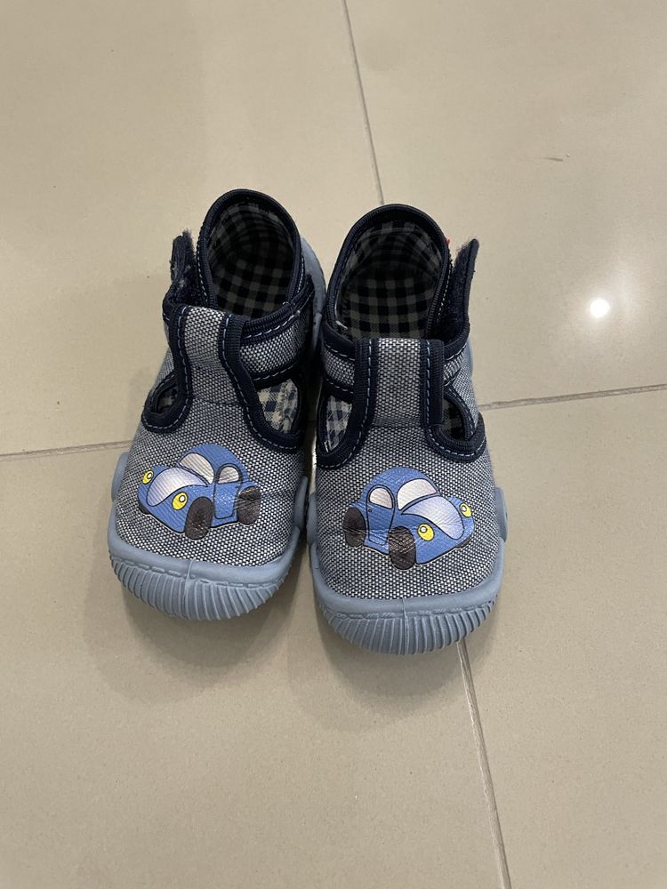 Детски обувки “Adidas” и “Колев и Колев”