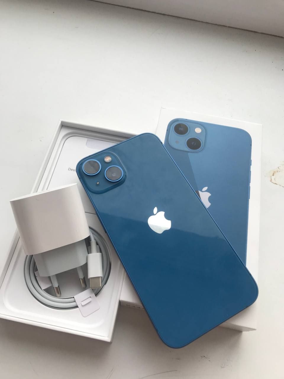 Продам iPhone 13-128,+год гарантия срочноо как новая