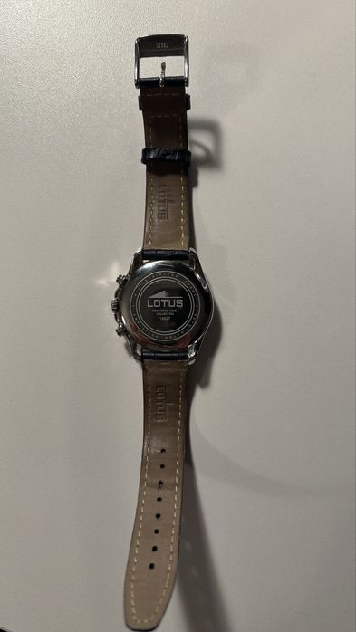 Lotus 18527/3 с кожена каишка
