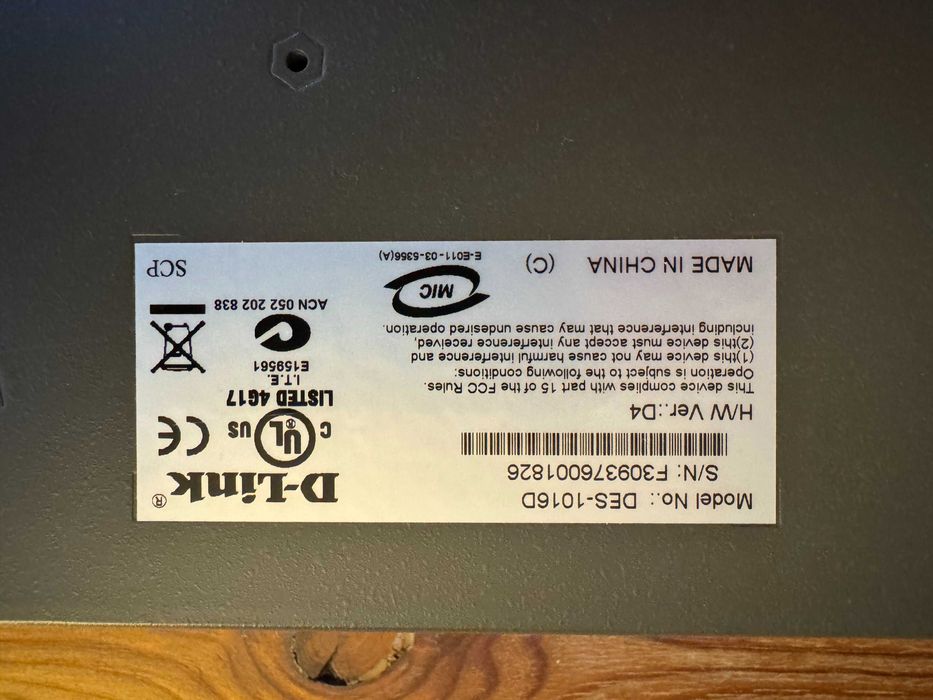 Продавам суич с 16 порта D-Link DES-1016D