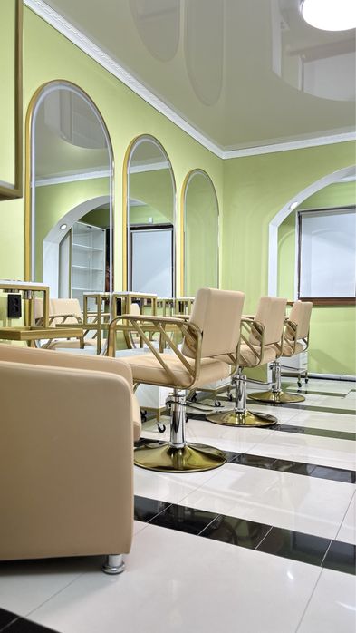 Зеркало в салоне