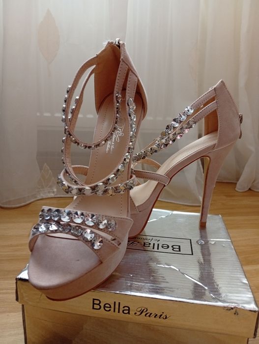 Sandale cu platformă