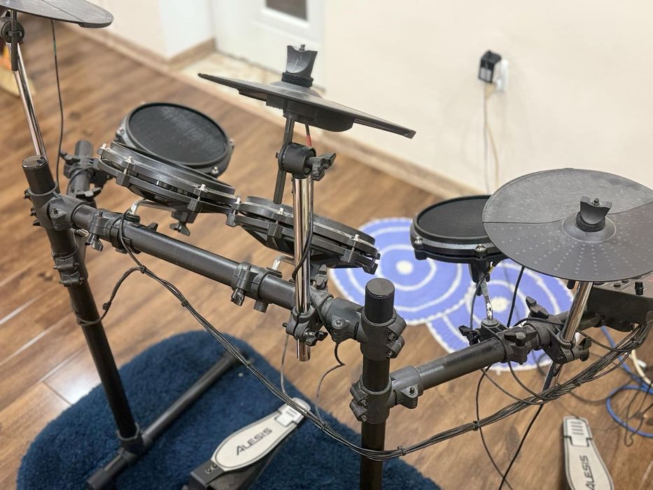 Tobe electro-acoustice Alesis turbo mesh *PRETUL ESTE NEGOCIABIL*