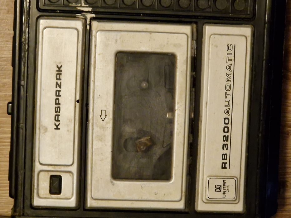Vând radiocasetofon Unitra Kaspazak RB 3200 Automatic