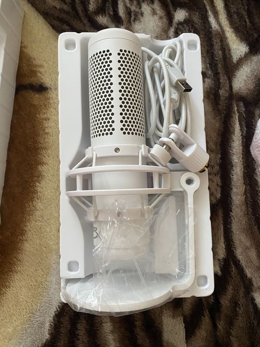 Продам микрофон hyper x quadcast s white
