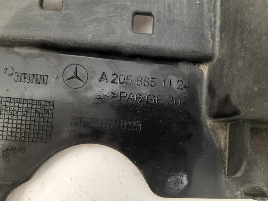 Ляв държач към дифузьор за задна броня за Мерцедес С класа W205