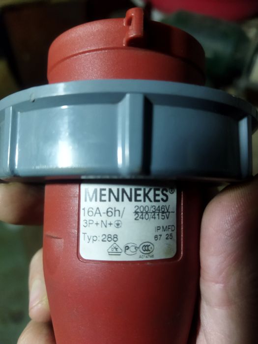Промышленная розетка Mennekes