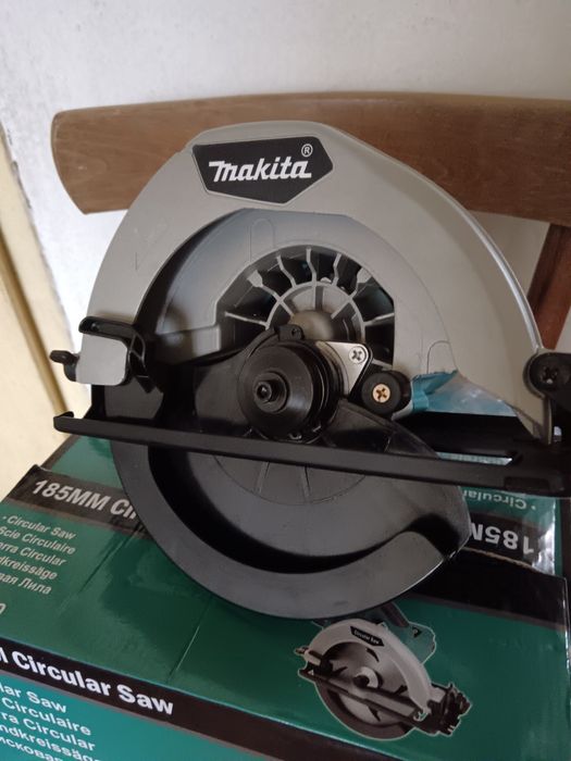 Makita ръчен цирколяр за дъски