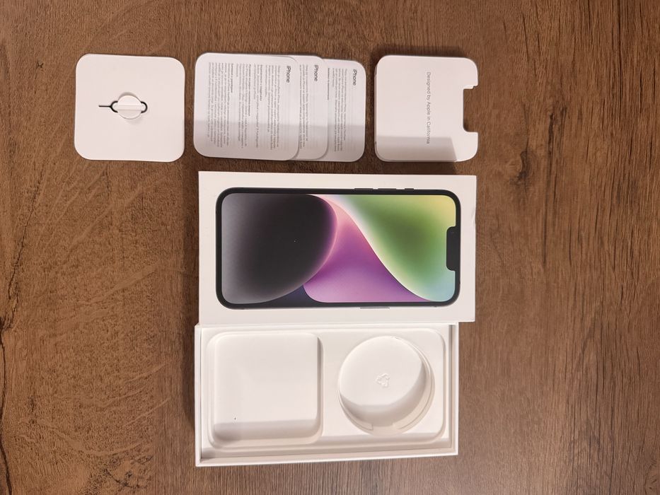 Оригинална кутия + кабел от iPhone 14, Midnight 128GB