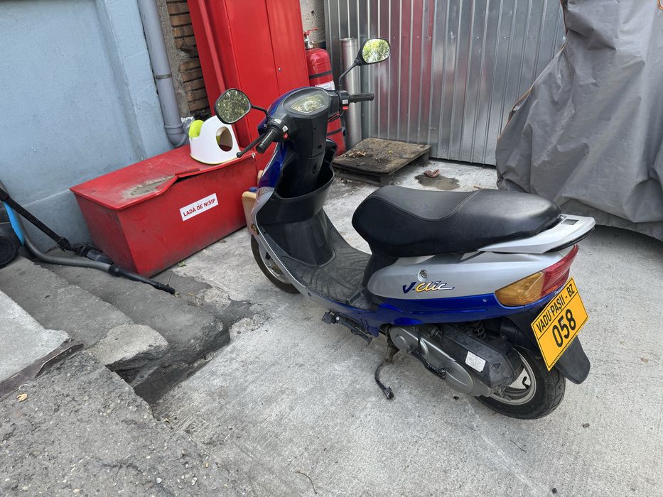 Vand scuter peugeot v-clic
