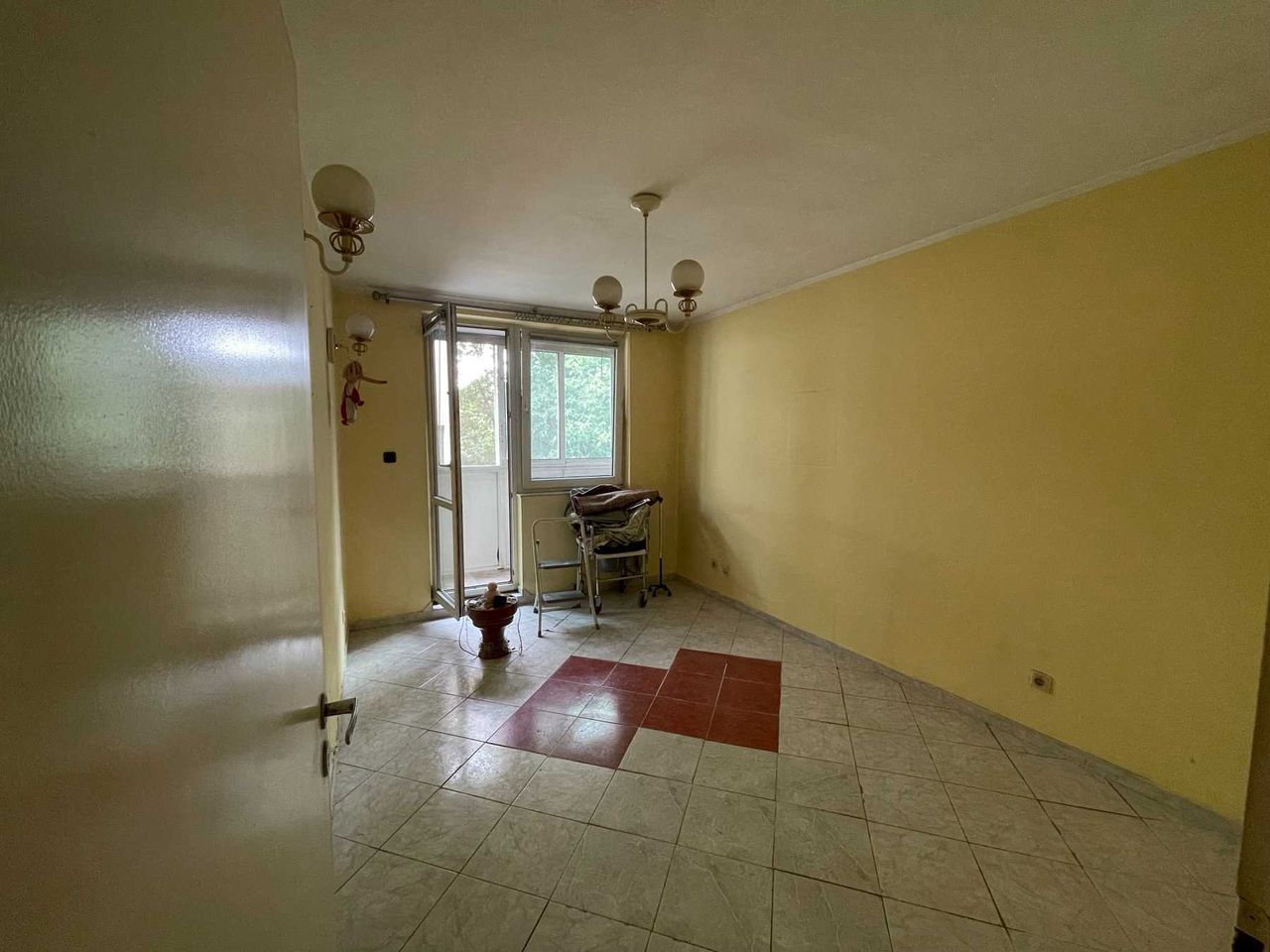 Продава се Двустаен апартамент в София, Зона Б-18 - 65 кв.м за 1770 €/кв.м - Снимка #1