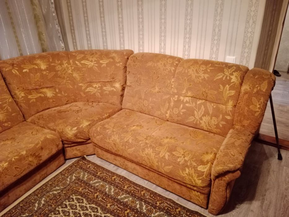 Диван угловой б/у