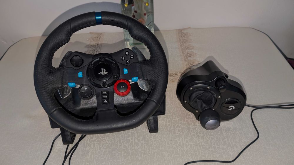 Volan Logitech Driving Force G29 + pedale + schimbator