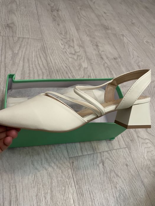 Босоножки новые женские