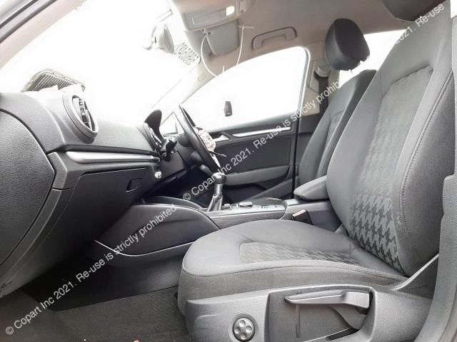 Dezmembrez Audi A3 8V [2012 - 2016] Sportback hatchback 5-usi 1.6 TDI MT (110 hp)