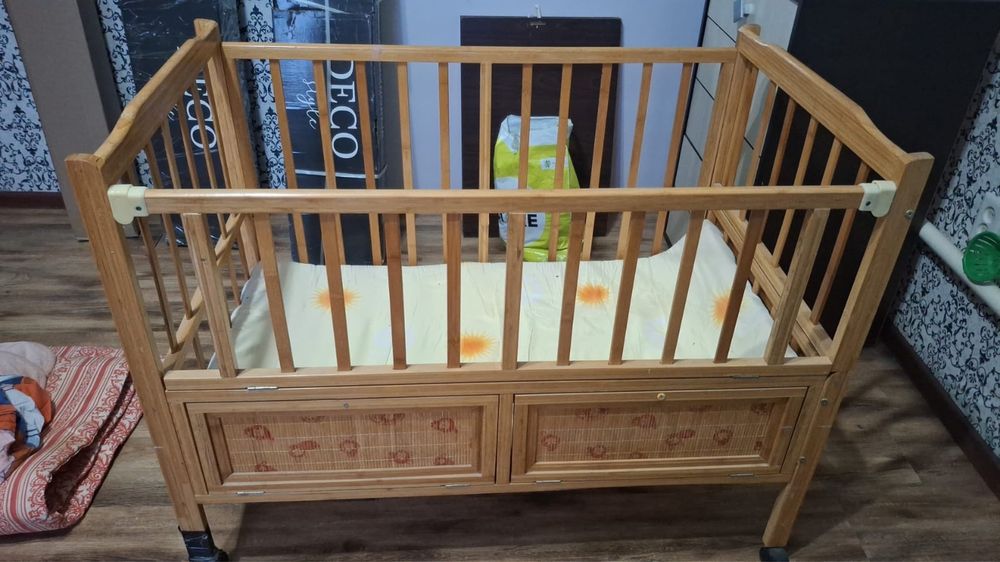 Детская кроватка отдам даром.